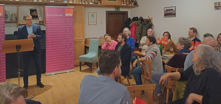Um die 60 Zuhörer bei der Veranstaltung der SPD Petershausen: Über Geld spricht man nicht. Wir schon!